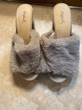 Qupid Plush Fur Slide Sandals - Light Taupe